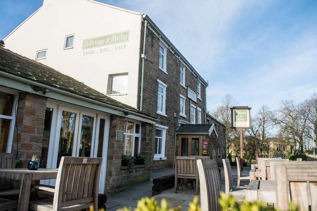Hotel The Millstone, Mellor à Blackburn  Extérieur photo The Green Man, 2015
